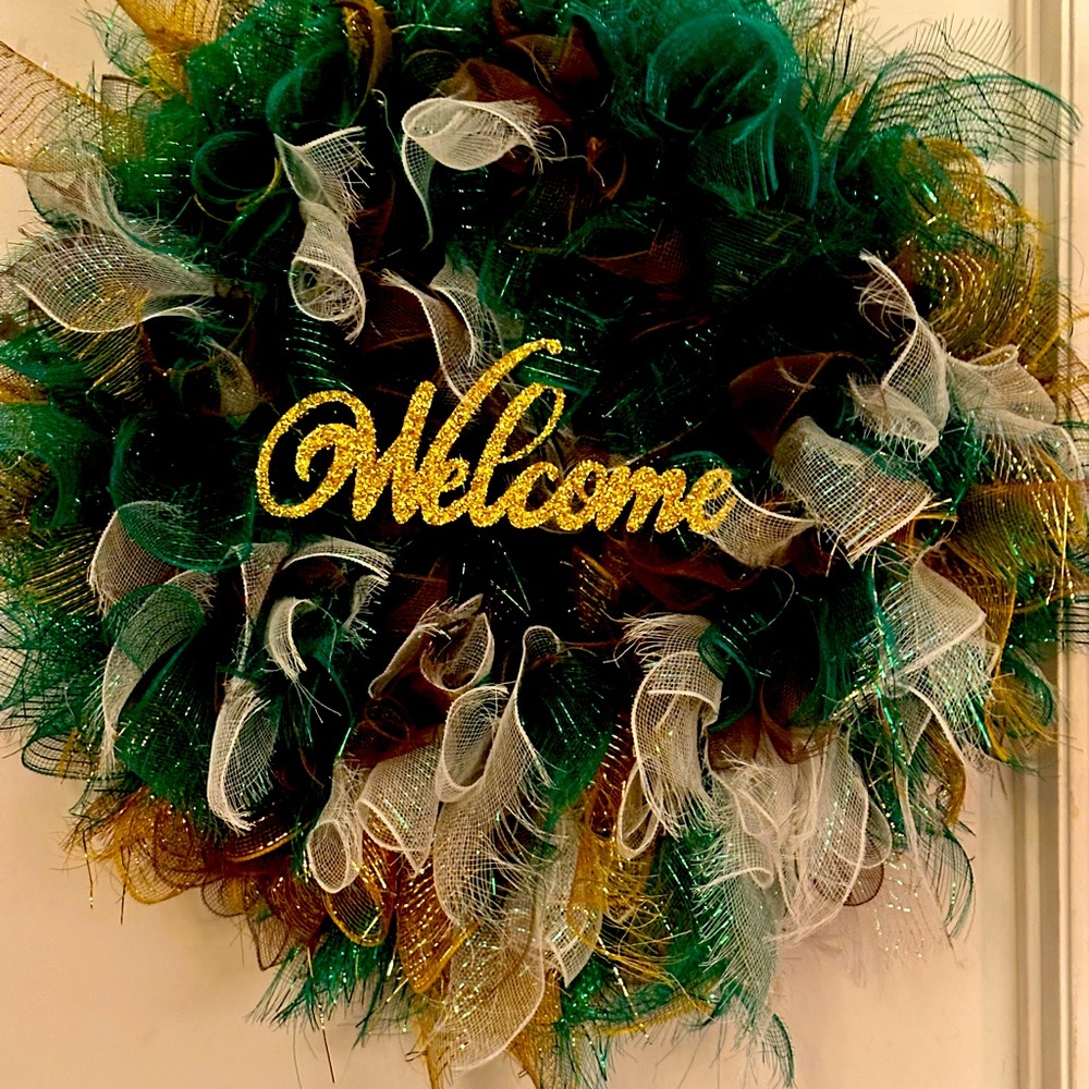 Welcome Wreath that will tie in all the seasons.